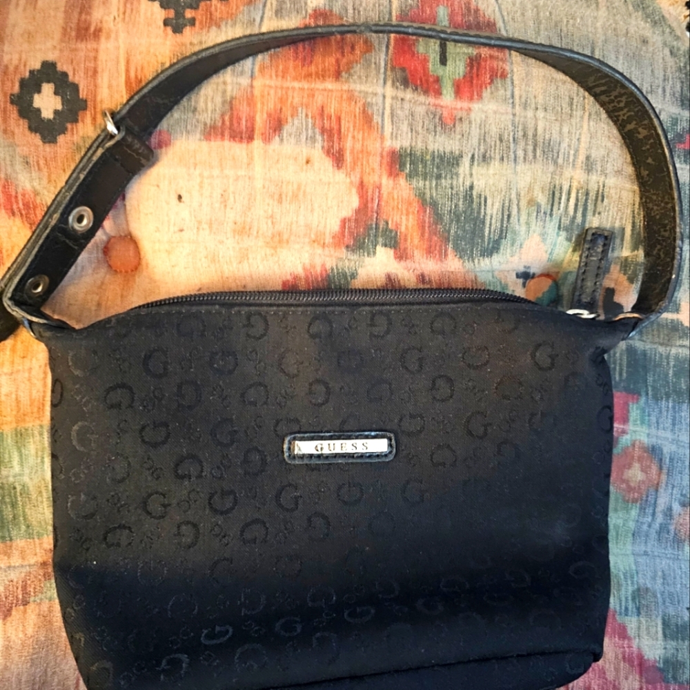 Small vintage Guess purse